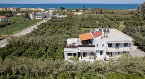 Sol Luxury Apartment - close to the beach with a private heated mini pool - Image 4