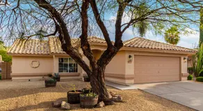 Sunny Serenity: Mesa Masterpiece - Image 5