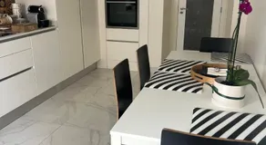 Modern Big Room with Balcony in New Apartment - Image 3