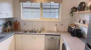Bentleigh Central Private 1BR Home with Garden, Queen & Cabin Beds, walk to station & shops - Image 4