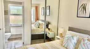 Spacious Stay made for Contractors & Families ! 3 Bedroom House 2 Bathroom in Reading up to 3 Free Parking !! - Image 2