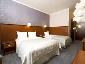 Hotel&Spa Stary Dziwnów basen swimming pool - Image 2