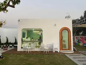 Green white Resort & Cafe - Image 4