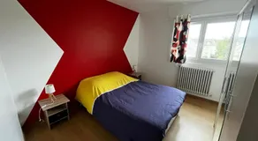 Logement sous maison habitée en face de la foret petite cour - Image 5