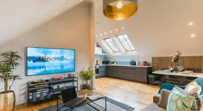 Oakfield Premier Apartments-High Speed WiFi-Smart SelfCheckIn-Central Cardiff Gem - Image 2
