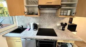 LGH-Moderne, ruhige Wohnung, Nähe zum Flughafen und Autobahn, 24h-self-check-in, vollausgestattet, DisneyPlus, Waschmaschine - Image 5