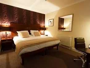 Town House Rooms - Image 2