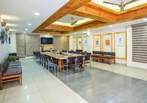Mayur Hotel Bar And Restaurant - Image 2