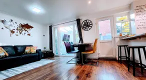Family friendly spacious 4bedroom house in Bagshot with EV Charger - Image 4