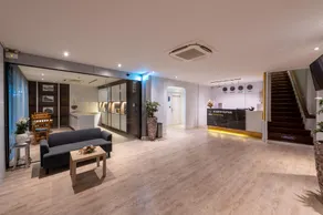 The Crest Hotel - Image 5
