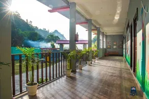 Boutique Riverside Property - Image 2