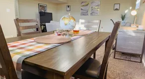 Spacious 4BR with King Suite - Garage - Netflix - Image 3