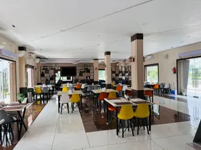 The Desi Rootz Hotel & Restaurant - Image 2