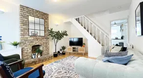 BEAUTIFUL WINDSOR COTTAGE, AMAZING LOCATION, The Castle, Ascot, Legoland, Free Parking Super Close - Image 2