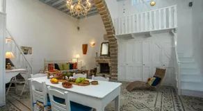 Traditional Villa with Jacuzzi & Terrace Mandarin Home - Image 4