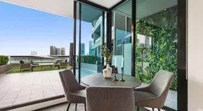 Waterfront Melbourne Apartments - Image 3
