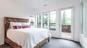 Modern Treehouse 4 Bedrooms 4.5 Bathrooms Home - Image 2