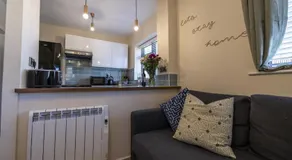 The Comfy House - Inc Free Parking, Smart TV, Full Kitchen, Washing machine - Winter Deal - Image 3