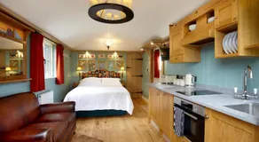 Hornington Manor Luxury Shepherd Huts - Image 2