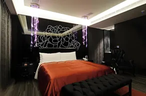 M Hotel - Image 2