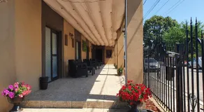 YANNIS GUEST HOUSE - Image 3