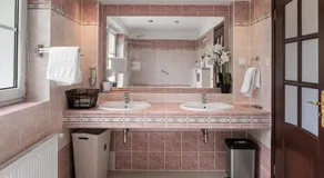 Pool cottage retreat near Prague - Image 2