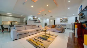 Unique - Spacious 3BR Premium Flat - Image 3