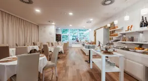 Hotel Cristallo - Image 3