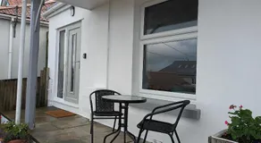 Contemporary one bed studio. Sea views and parking - Image 2
