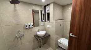 VR Palace - Image 2