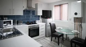 City Lodge Serviced Apartments Worcester City Centre - Parking - Image 4