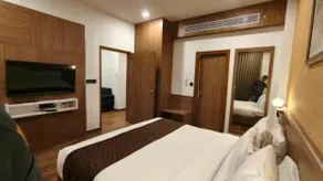 SKY PENTA RESIDENCY - Image 2