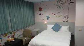 Papa Bear's Guesthouse - Image 2