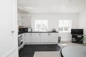 NEW 2BD Pontact Flat in the Heart of Didcot - Image 4