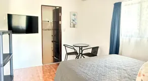 Yellow House - Image 2