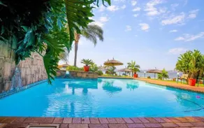 The Holiday House Harties - Image 3
