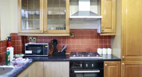 Oxford Family Home Free Parking & Garden Retreat - Image 5