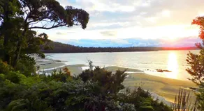 Waterfront Cabin Retreat - Sea Views with Breakfast Hamper - Image 5