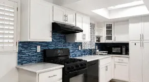 Two Bedroom Beach Apartment - Image 3