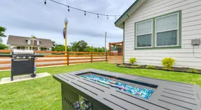 2 Mi to Dtwn: Chic Waco Studio w/ Fire Pit! - Image 5