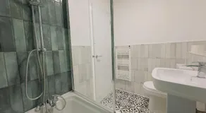 Deluxe Apartment in Erith, London - Image 4