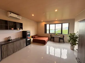 Modern Room - Large Window - Central Bus Station - Image 5