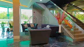 Higher Hotel - Image 5