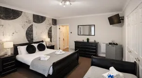 The Mayfair Lodge & Family Suite - Image 2