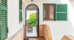 Appartement \"Los Delfines Biniforcat\" avec terrasse couverte privée et piscine partagée - Image 4