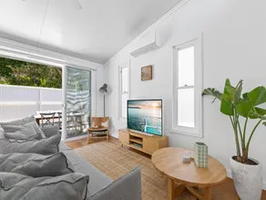 Relaxing 2-Bed Home Close to Beaches and Parks - Image 2