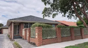 Bentleigh Central Private 1BR Home with Garden, Queen & Cabin Beds, walk to station & shops - Image 5