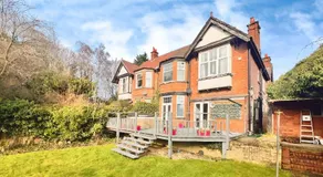 House-Sleeps10-HotTub-Garden-Parking-10minToTown - Image 4