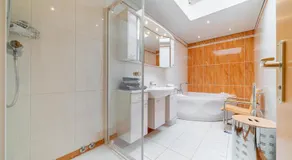 Private Rooms - Image 2