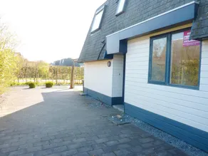 Sunlit Holiday Home by the Sea - Image 1
